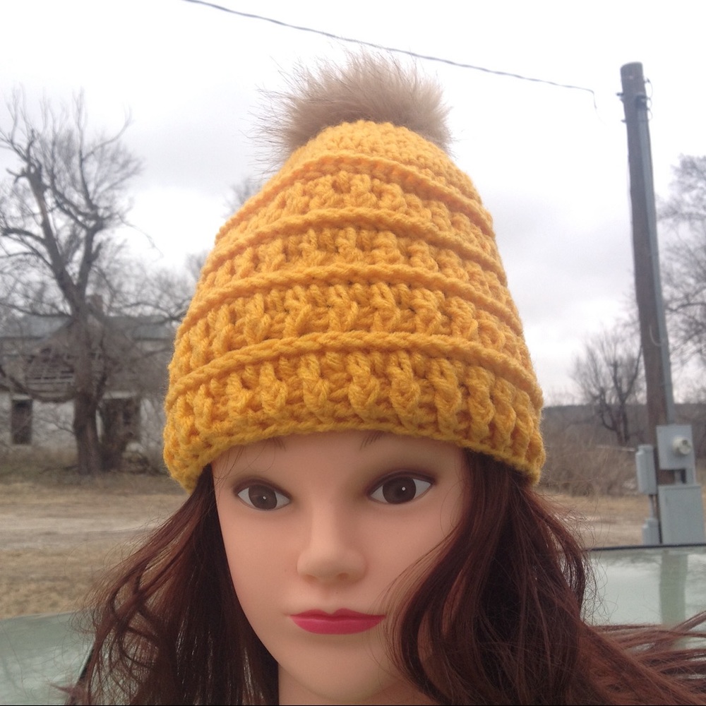 Handmade Pom-Pom beanie - Picture 5 of 6